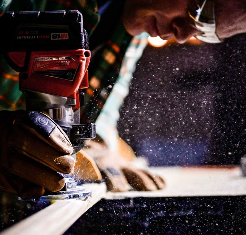 We provide advisory services for the installation of roller blinds.